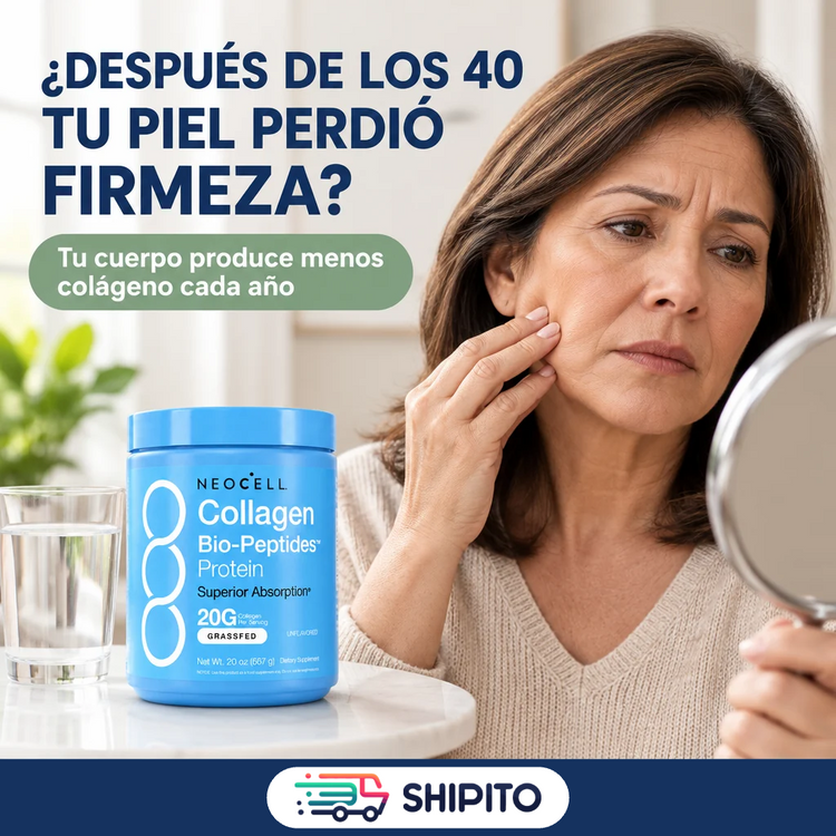 Mujer de 50 años frente al espejo, preocupada por la pérdida de firmeza de su piel.