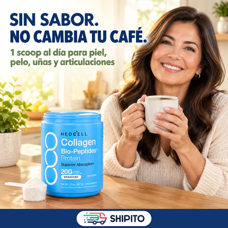 Mujer de 50 años sonriendo con su café junto al frasco NeoCell abierto.